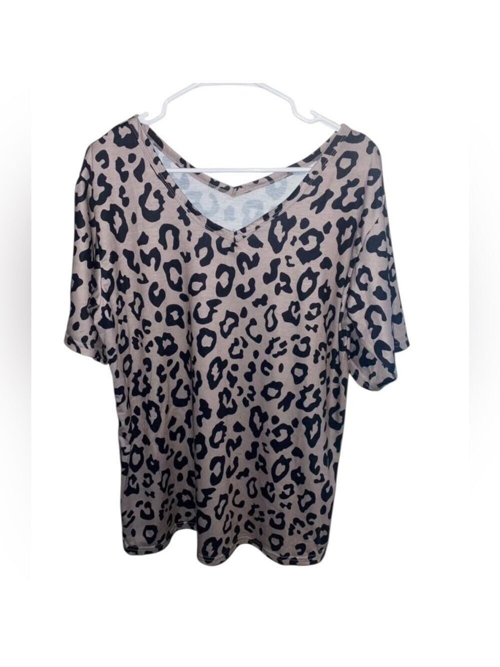 Women's Leopard Print V Neck Top - Picture 2 of 5
